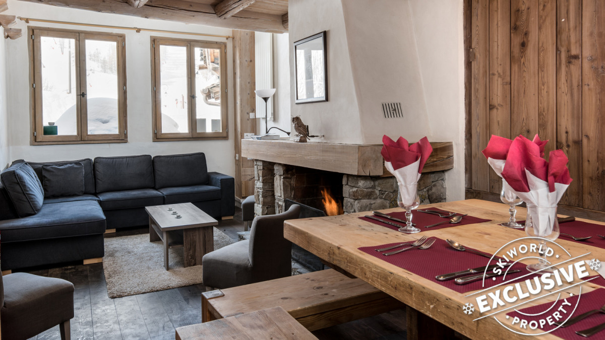 Dining & living area in chalet Bonne Neige